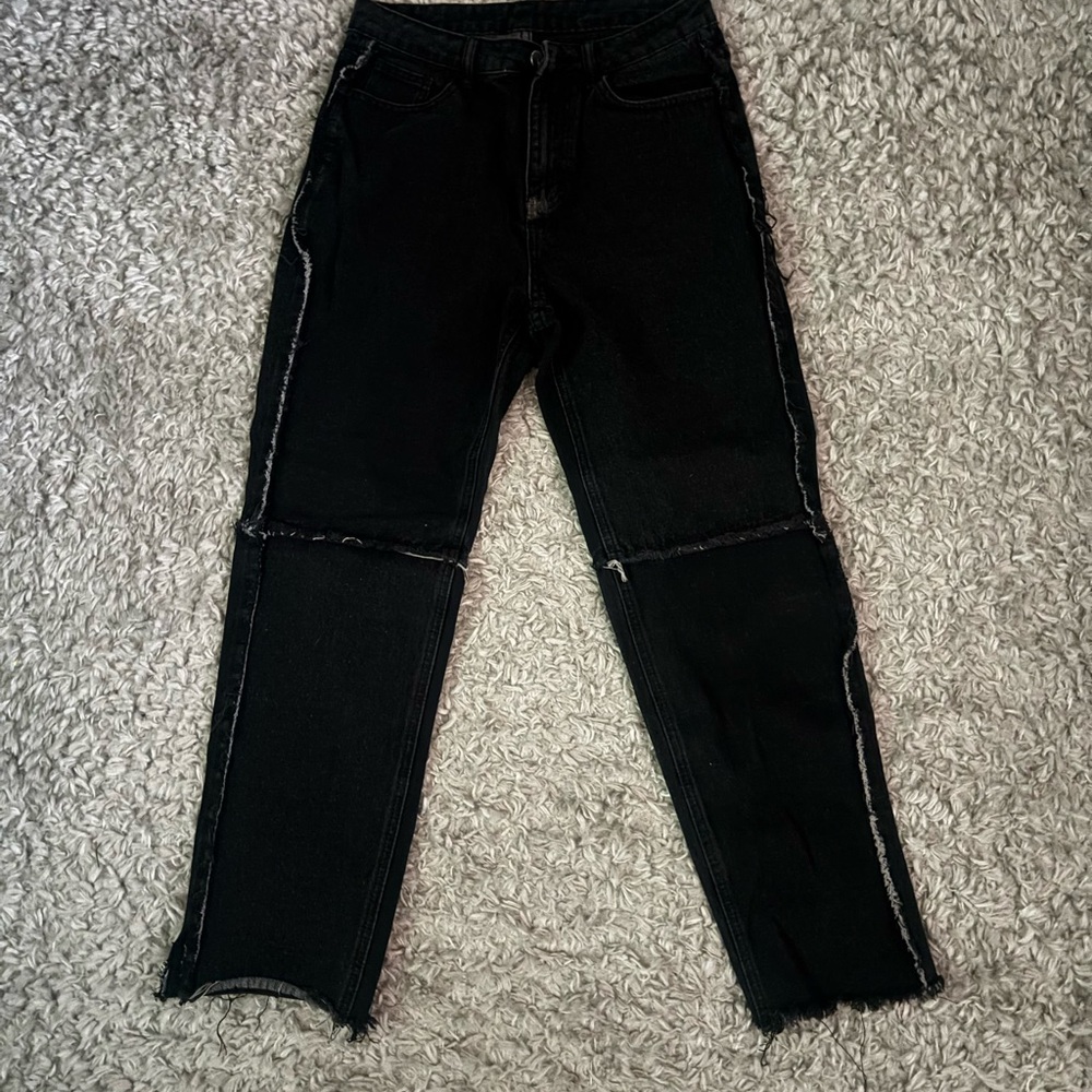 SHEIN Black Straight-Leg Jeans with Raw Seam Detail